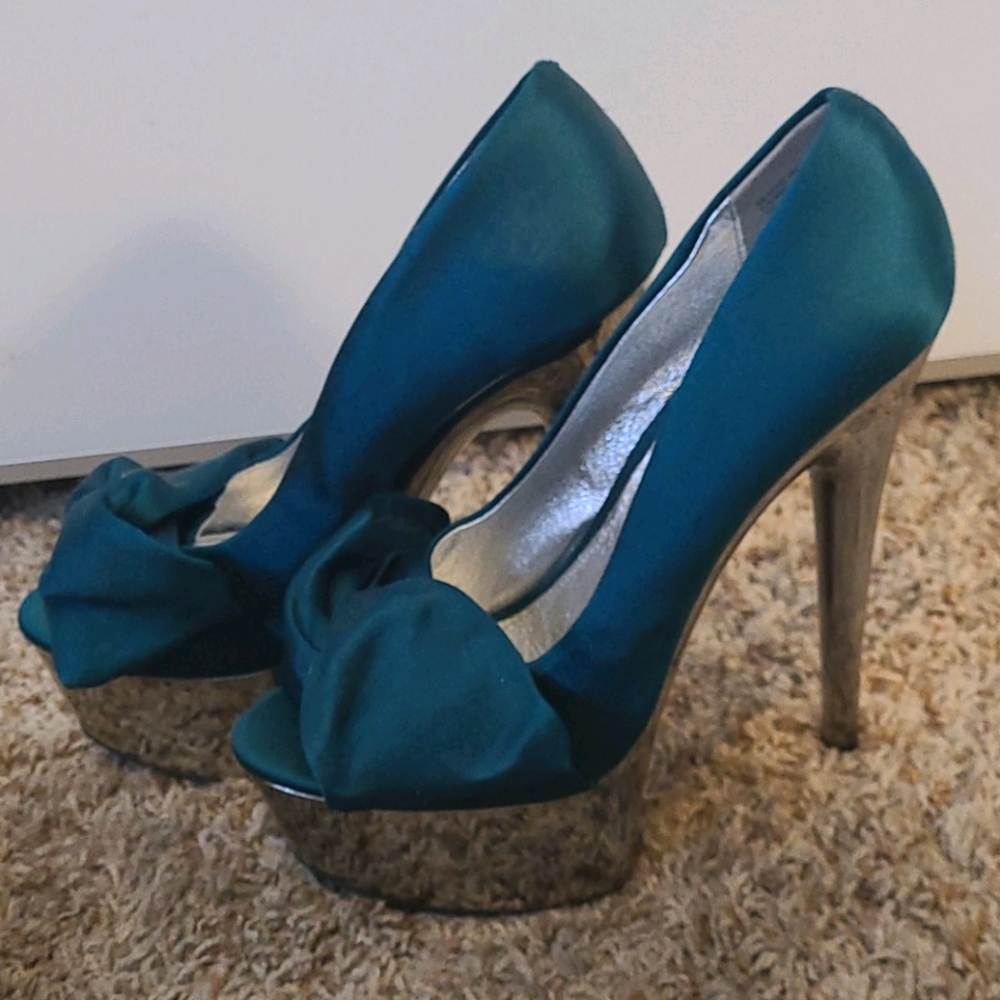 Wild pair platform heel